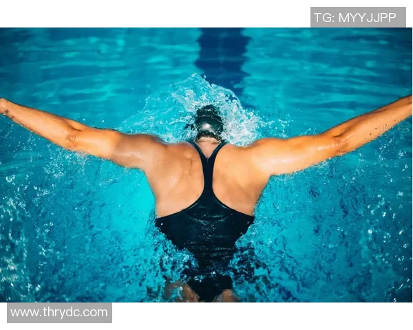 蝶泳技巧全解析：从基础动作到高效训练的全面指南