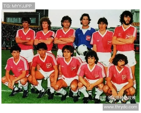 高峰:从草根到顶尖,足球场上的传奇历程与辉煌成就